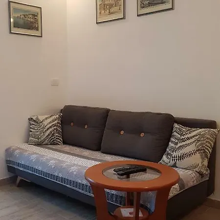 And Parus Πανσιόν 3*